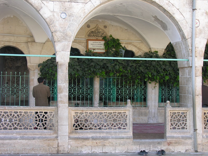 Şeyh Dede Osman Avni Türbesi